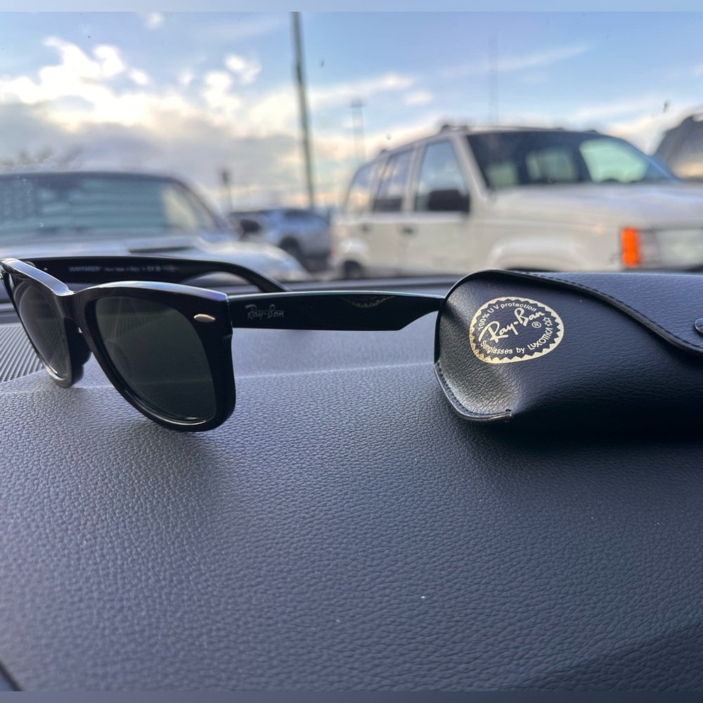 BRAND NEW - Ray-Ban Classic Black Sunglasses with Case
